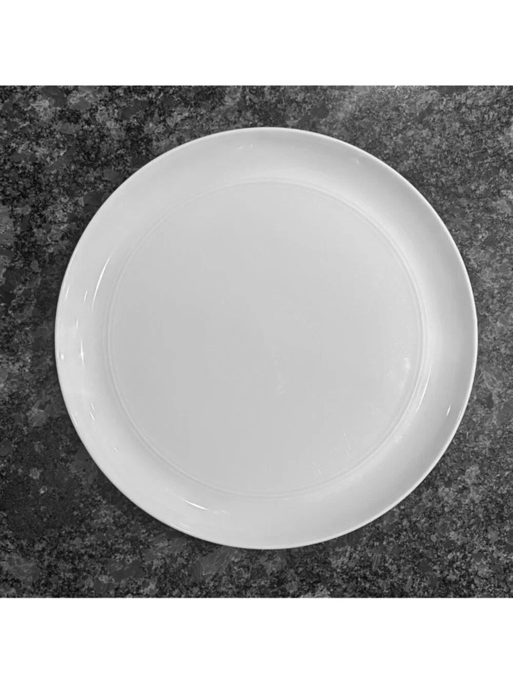 CRATE & BARREL Aaron Probyn Hue Large Platter Bright white Porcelain LIKE NEW
